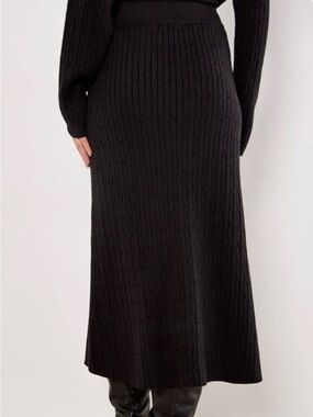 Sz L⭐️NWT APRICOT Soft Black Cable Knit Midi Skirt. Fits 31 “ Waist Comfortably